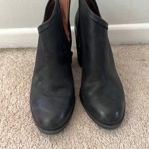 Beautiful lucky brand barely worn boots. Cute cut out design on the side.